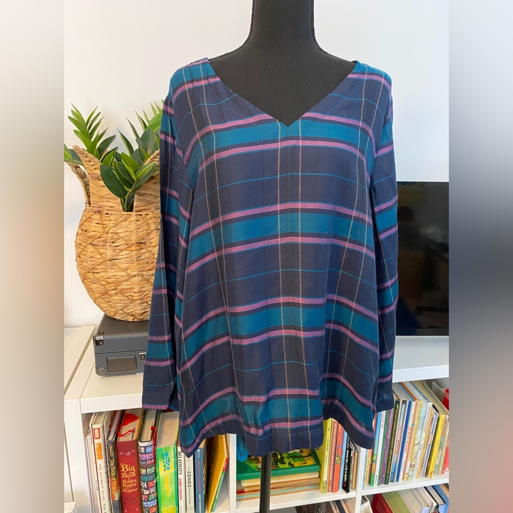 Ann Taylor Loft plaid v-neck blouse with flared sleeves. Size M.